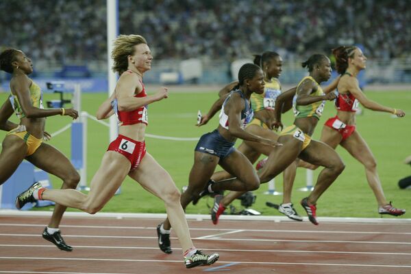 Юлия Нестеренко в финальном забеге на Олимпиаде в Афинах, архивное фото - Sputnik Беларусь