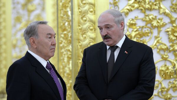Президент Казахстана Нурсултан Назарбаев (слева) и президент Беларуси Александр Лукашенко, архивное фото - Sputnik Беларусь