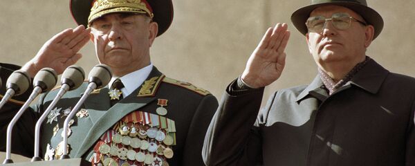 Михаил Горбачев и Дмитрий Язов, архивное фото - Sputnik Беларусь