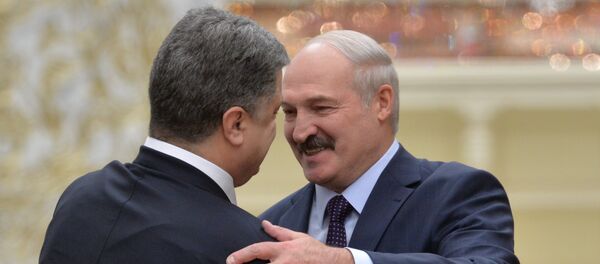 Президент Беларуси Александр Лукашенко и президент Украины Петр Порошенко Президент Беларуси Александр Лукашенко и президент Украины Петр Порошенко - Sputnik Беларусь