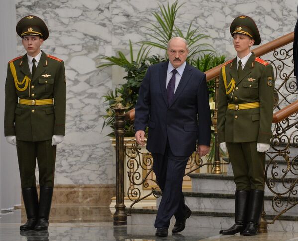 Александр Лукашенко встречает участников саммита - Sputnik Беларусь