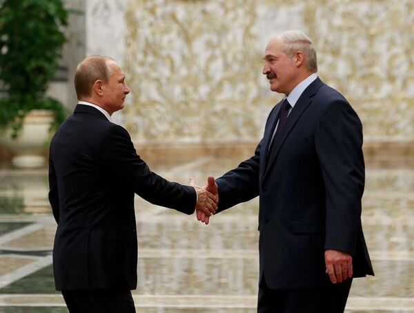 Александр Лукашенко встречает Владимира Путина во Дворце Независимости - Sputnik Беларусь