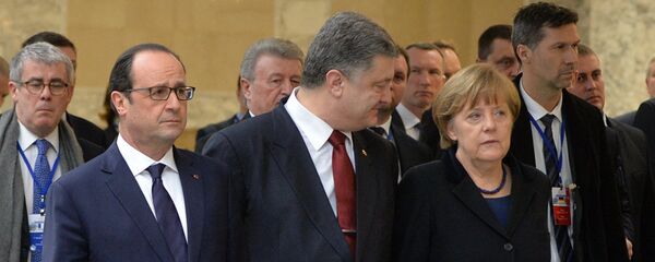 Франсуа Олланд, Петр Порошенко и Ангела Меркель на переговорах в Минске - Sputnik Беларусь