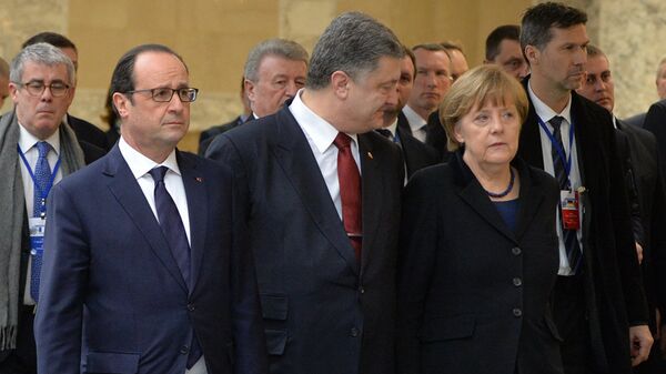 Франсуа Олланд, Петр Порошенко и Ангела Меркель на переговорах в Минске - Sputnik Беларусь