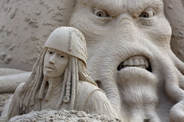 «Пираты Карибского моря» - скульптура из песка - Sputnik Беларусь