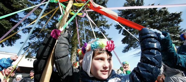 Святкаванне Масленіцы ў беларускай вёсцы Рэчань Святкаванне Масленіцы ў беларускай вёсцы Рэчань - Sputnik Беларусь