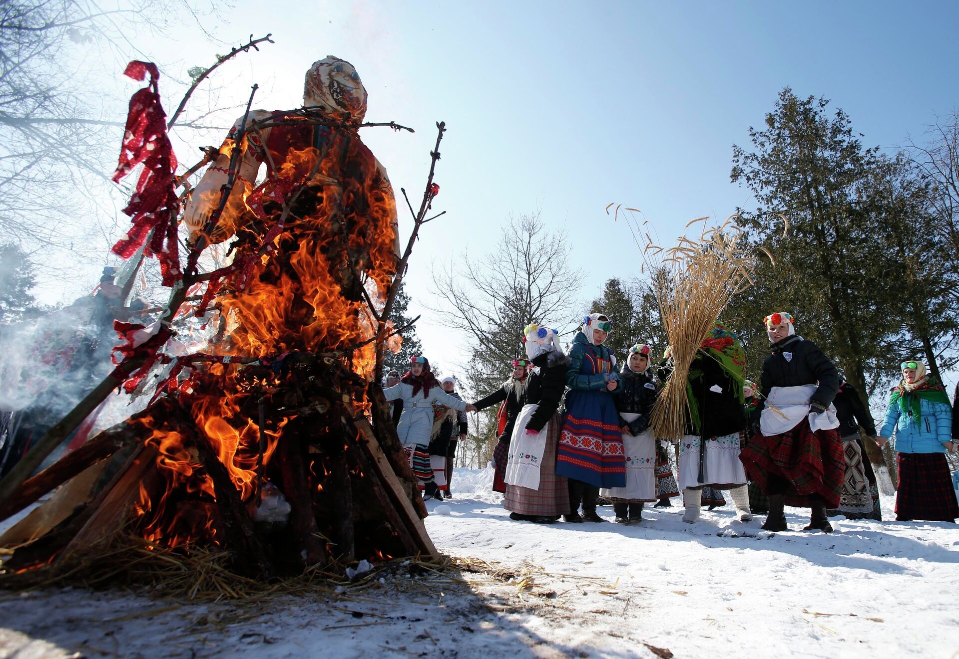 Празднование Масленицы в белорусской деревне - Sputnik Беларусь, 1920, 20.02.2026