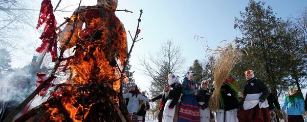 Празднование Масленицы в белорусской деревне Речень - Sputnik Беларусь