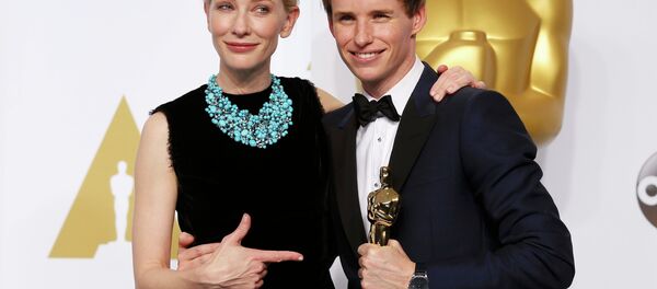 Кейт Бланшет вручает Оскар Эдди Редмейну - Sputnik Беларусь