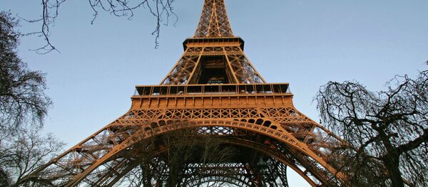 Эйфелева башня, архивное фото Эйфелева башня, архивное фото - Sputnik Беларусь