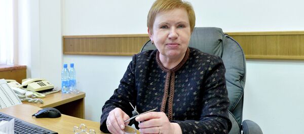 Лідзія Ярмошына за рабочым сталом - Sputnik Беларусь