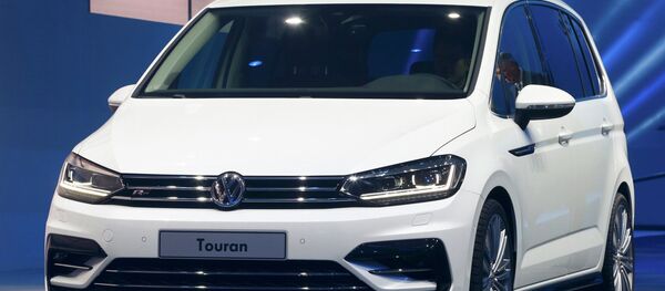 Volkswagen Touran третьего поколения в Женеве - Sputnik Беларусь