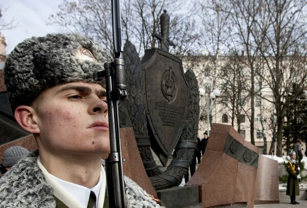 Памятник сотрудникам милиции, погибшим при исполнении служебного и воинского долга  - Sputnik Беларусь
