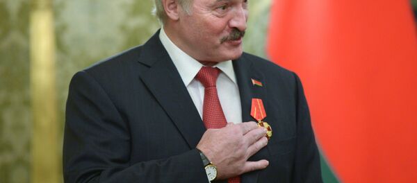 Президент Беларуси Александр Лукашенко, награжденный орденом Александра Невского - Sputnik Беларусь