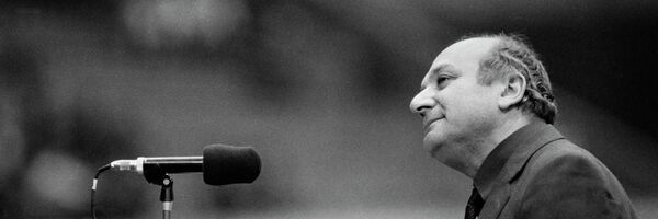 Писатель-сатирик Михаил Михайлович Жванецкий в 1989 году - Sputnik Беларусь
