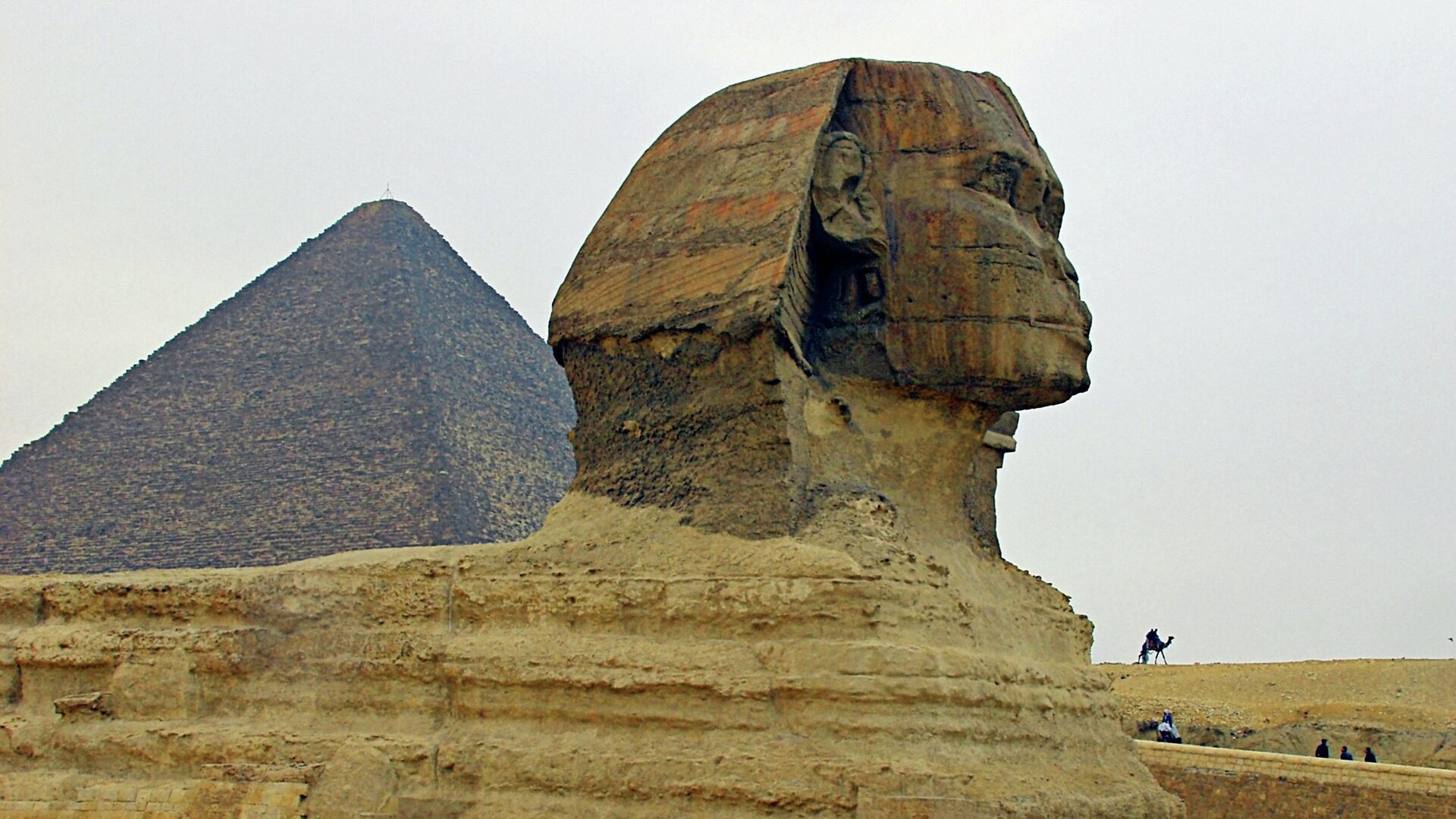 Сфинкс и пирамида Хеопса в Долине Гиза в Египте - Sputnik Беларусь, 1920, 10.11.2022