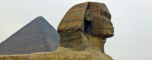 Сфинкс и пирамида Хеопса в Долине Гиза в Египте Сфинкс и пирамида Хеопса в Долине Гиза в Египте - Sputnik Беларусь