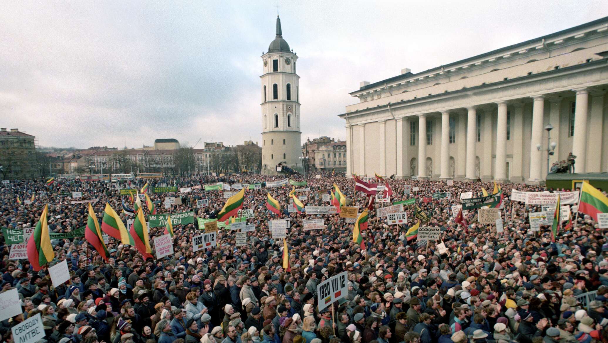 Год литва. Литва независимость 1990. Саюдис в Литве. Демонстрация против независимости Литвы.1991г. Независимость Литвы 1991.