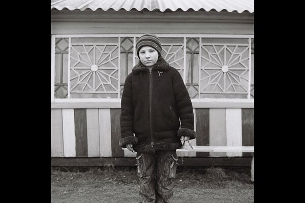 Хлопчык з бубенчыкам падчас святкавання Каляд - Sputnik Беларусь