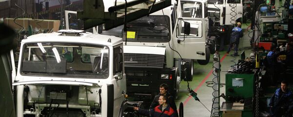 Работа Минского автомобильного завода (МАЗ) Работа Минского автомобильного завода (МАЗ) - Sputnik Беларусь