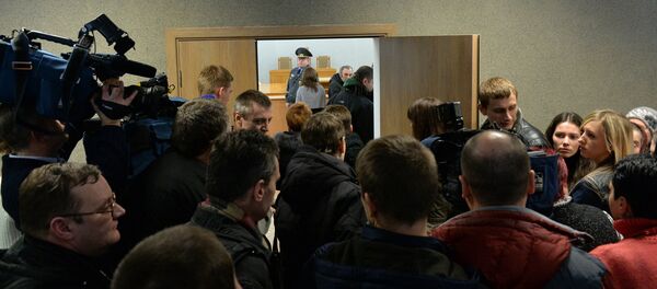 Журналисты перед залом судебных заседаний - Sputnik Беларусь