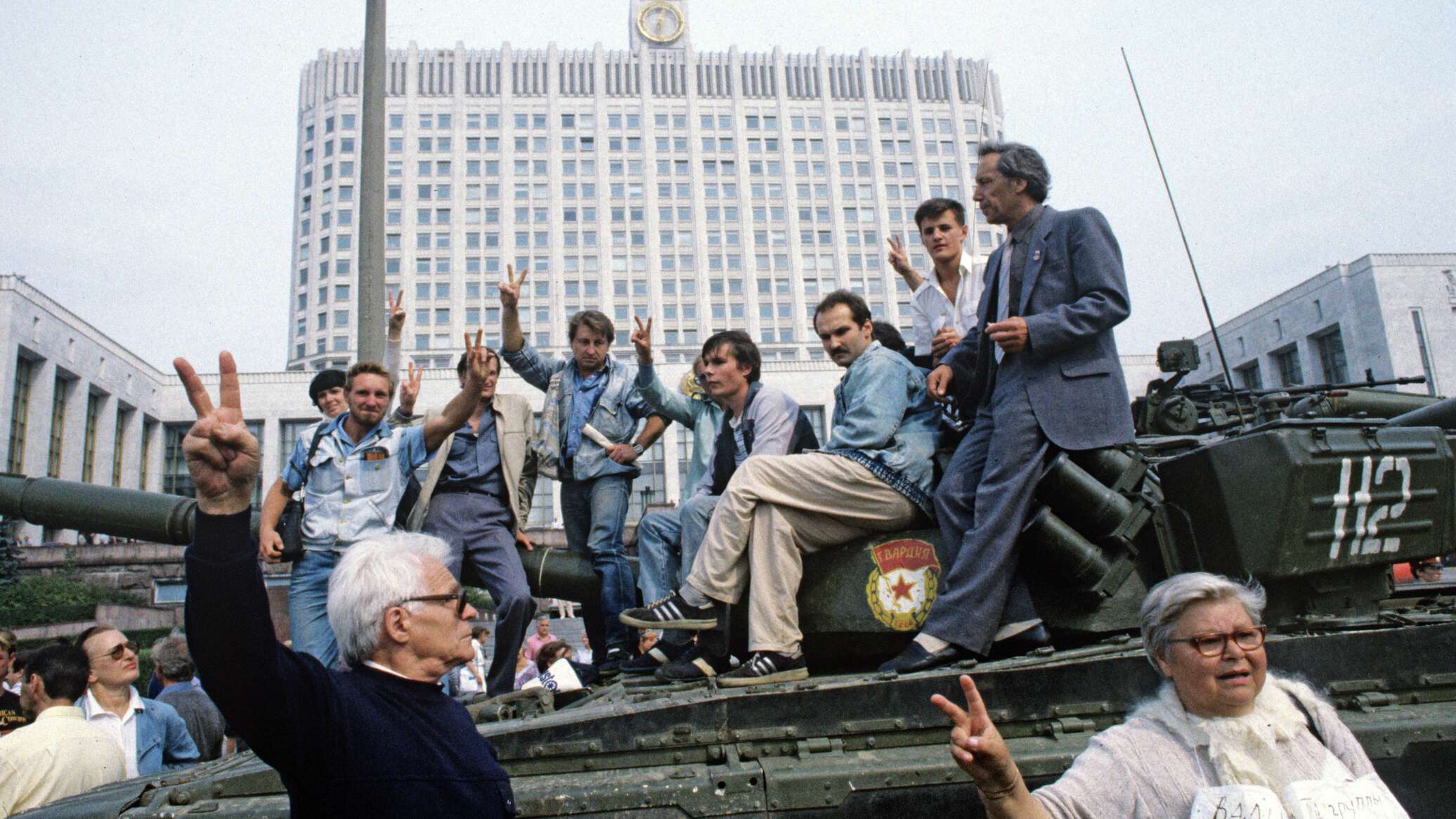 Июльский путч 1934. Работаем с хронологией капповский путч. Гкчп 19. Августовский путч гкчп. Белый дом в москве 1991 переворот.