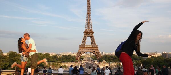Париж, Эйфелева башня Париж, Эйфелева башня - Sputnik Беларусь