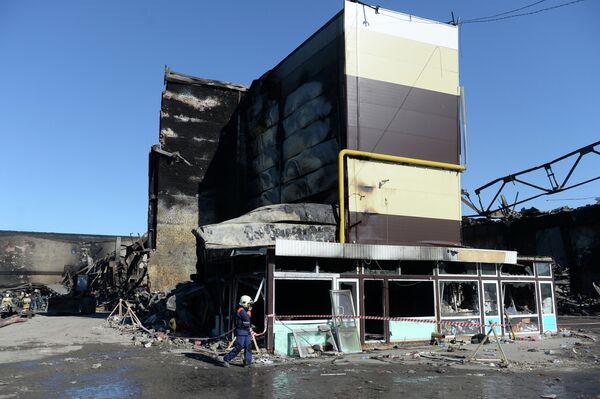 Разбор завалов на месте пожара в казанском торговом центре Адмирал - Sputnik Беларусь