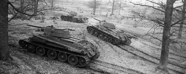 Танкі Т-34 выходзяць на мяжу - Sputnik Беларусь