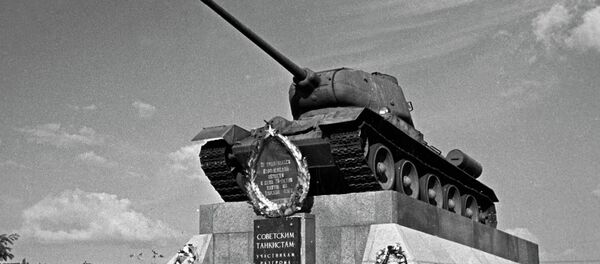 Памятник советским танкистам, участникам Курской битвы на 624-м километре автомагистрали Москва-Симферополь - Sputnik Беларусь