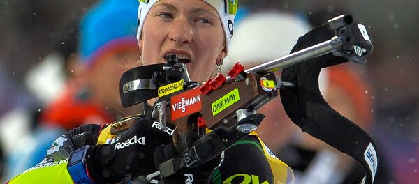 Дарья Домрачева на огневом рубеже гонки преследования - Sputnik Беларусь