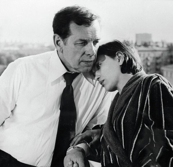 Георгий Жженов и Галина Гладкова в фильме Экипаж - Sputnik Беларусь