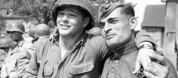 Советский и американский солдаты - Sputnik Беларусь