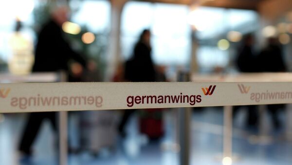 В аэропорту Берлина - за барьером авиакомпании Germanwings - Sputnik Беларусь