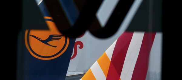Логотипы Germanwings и Lufthansa на самолетах в аэропорту Дюссельдорфа - Sputnik Беларусь
