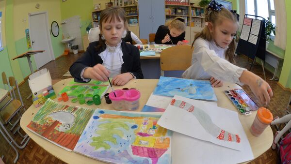 Урок рисования в младшей школе - Sputnik Беларусь