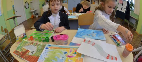 Урок рисования в младшей школе - Sputnik Беларусь
