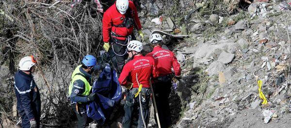 Французские спасатели на месте крушения Germanwings A320 Airbus - Sputnik Беларусь