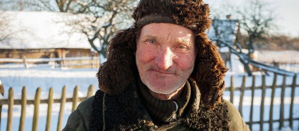 Житель деревни Гвоздикяны Островецкого района - Sputnik Беларусь