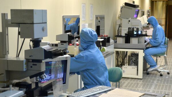 Производство микросхем ведется в особых помещениях Интеграла — так называемых чистых комнатах - Sputnik Беларусь