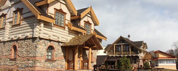 Избы в Наносах покрыты дранкой – девятью слоями древесной щепы - Sputnik Беларусь