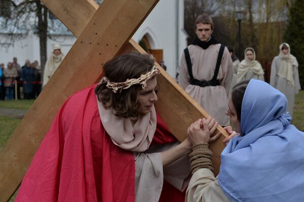 Инсценировка Крестного пути и распятия Иисуса Христа - Sputnik Беларусь
