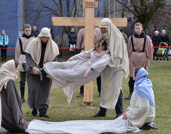 Инсценировка Крестного пути и распятия Иисуса Христа - Sputnik Беларусь