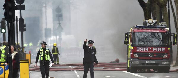 Тысячи людей эвакуированы из центра Лондона после задымления - Sputnik Беларусь