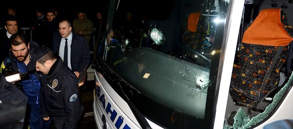 Обстрелянный автобус турецких футболистов - Sputnik Беларусь
