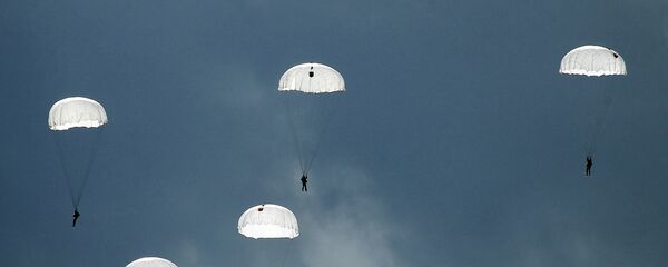Десантирование, архивное фото - Sputnik Беларусь