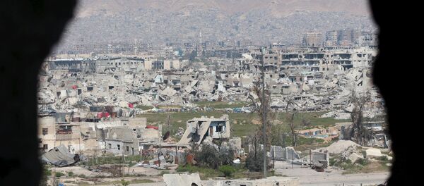 Поврежденные здания в пригороде Дамаска - Sputnik Беларусь