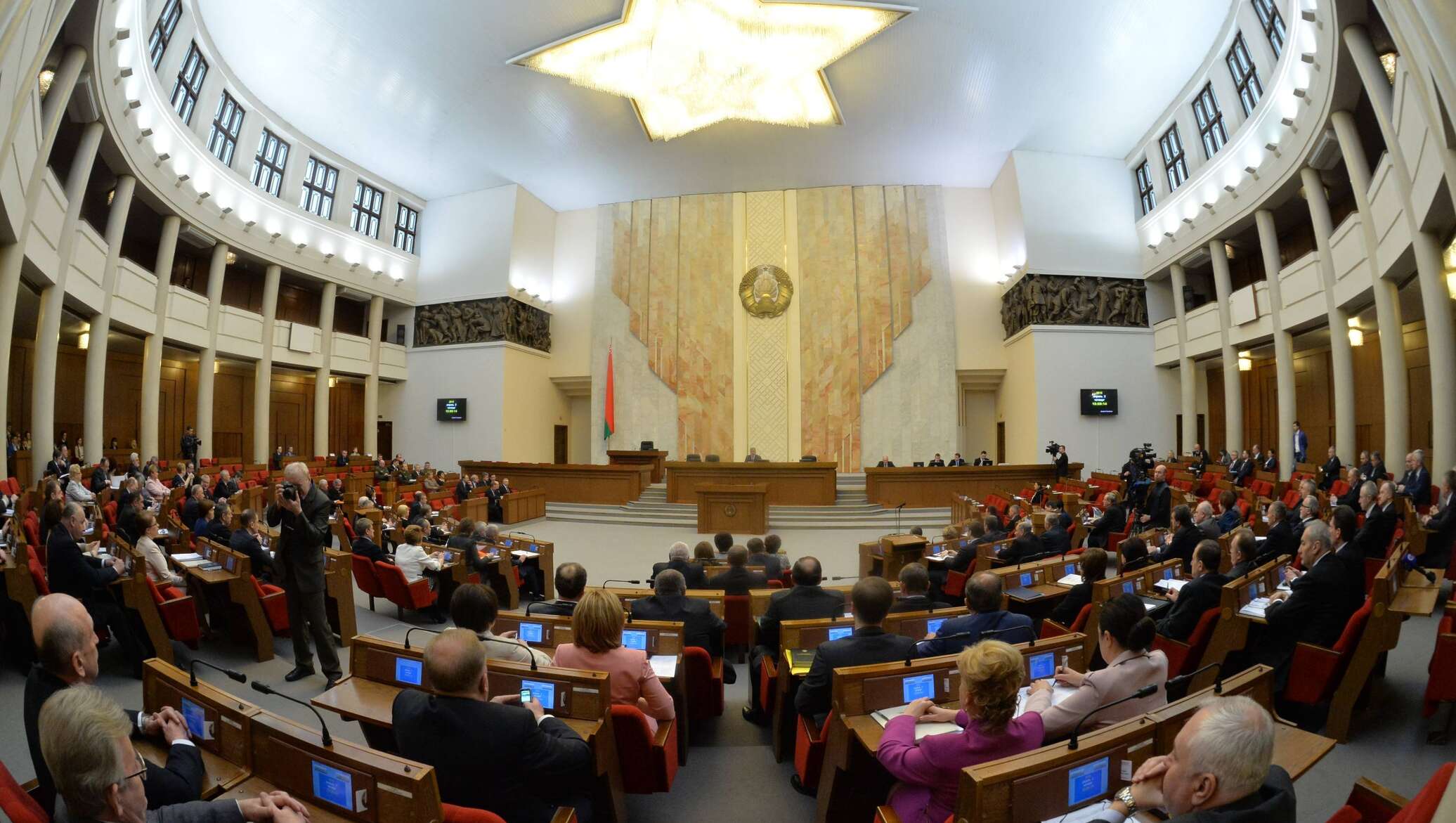 Национальное собрание беларуси. Национальное собрание РБ. Парламент РБ. Беларусь власть парламент. Парламент Беларуси внутри.