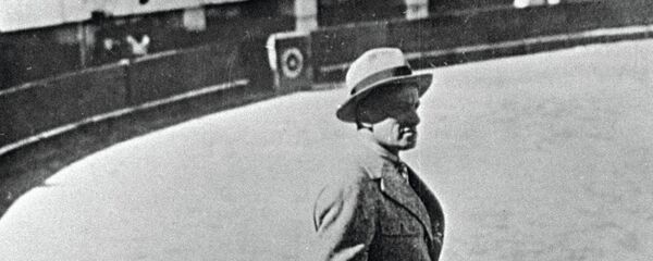 Владимир Маяковский на бое быков в Мехико-Сити - Sputnik Беларусь