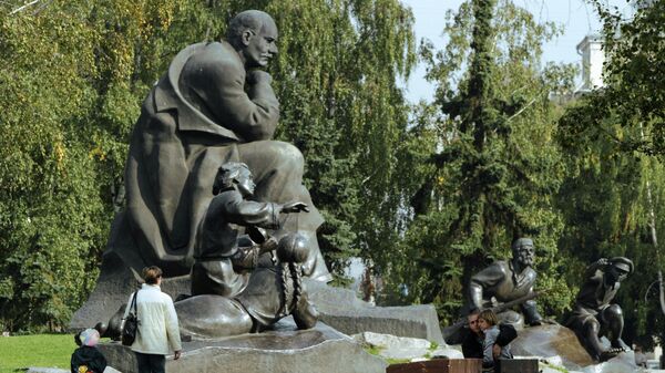 Помнік класіку беларускай літаратуры Якубу Коласу - Sputnik Беларусь
